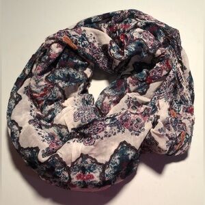 Fashionable Infinity scarf